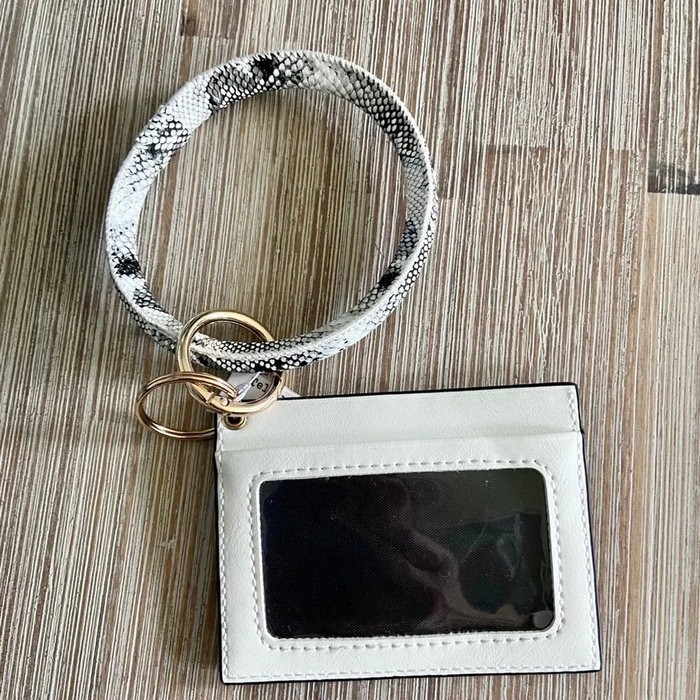 Everyday Chic Keyring Wallet - Picture 3 of 5